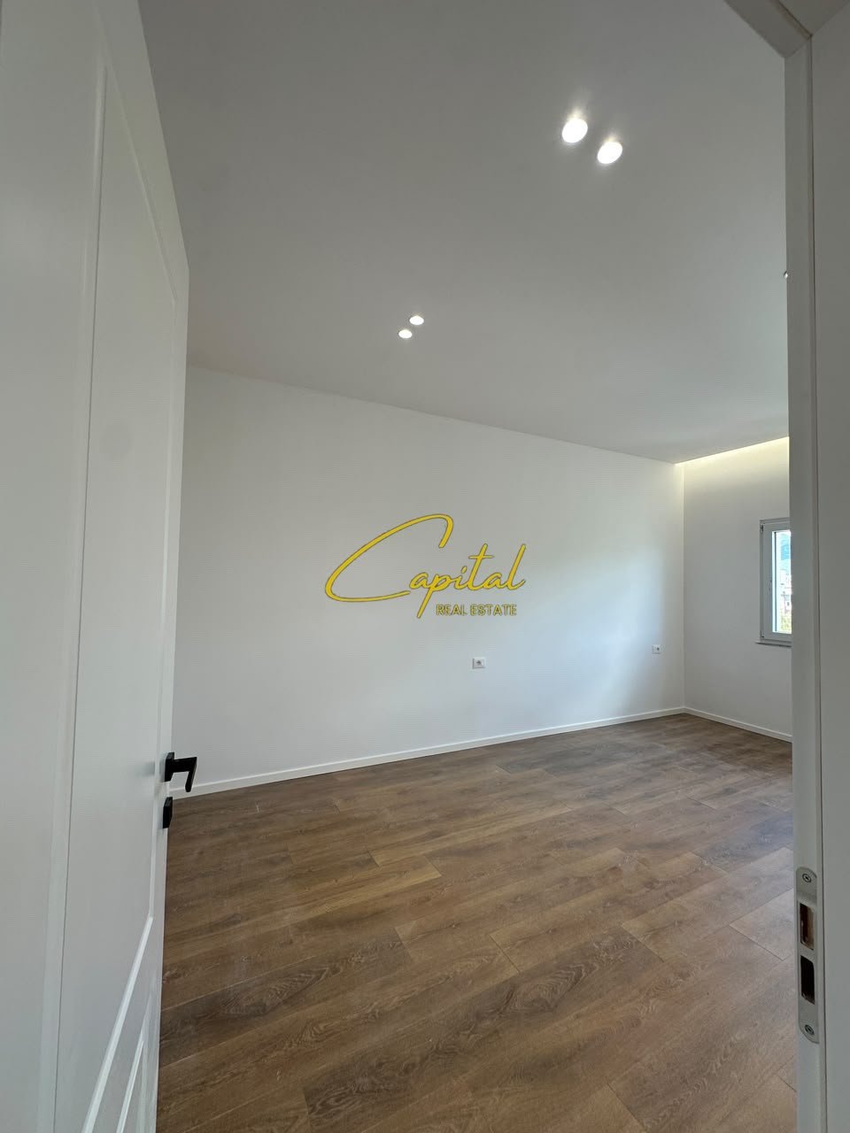 WhatsApp Image 2026-10-01 at 10.50.32 AM SHITET APARTAMENT 1+1 RRUGA BARDHYL 13.700.000 LEKE