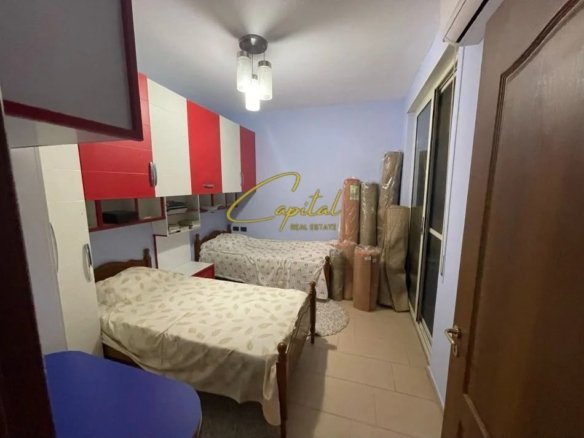 APARTAMENT ME QIRA 3+1 ISH TREGU ELEKTRIK 75.000 LEKE