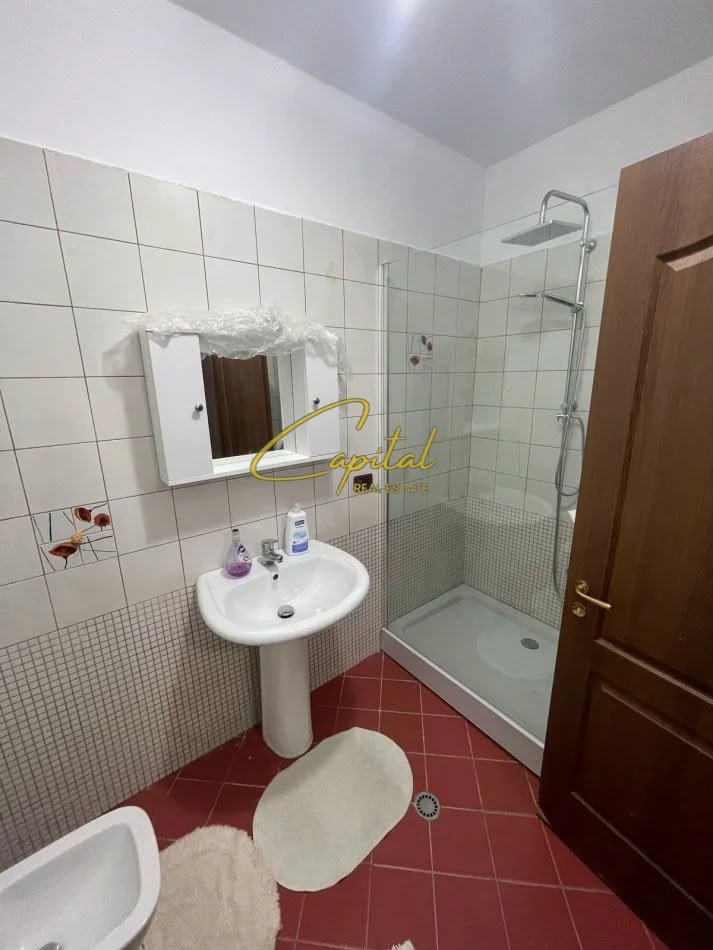 APARTAMENT ME QIRA 3+1 ISH TREGU ELEKTRIK 75.000 LEKE