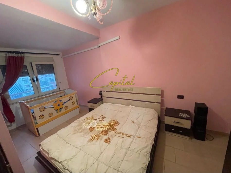 APARTAMENT ME QIRA 3+1 ISH TREGU ELEKTRIK 75.000 LEKE