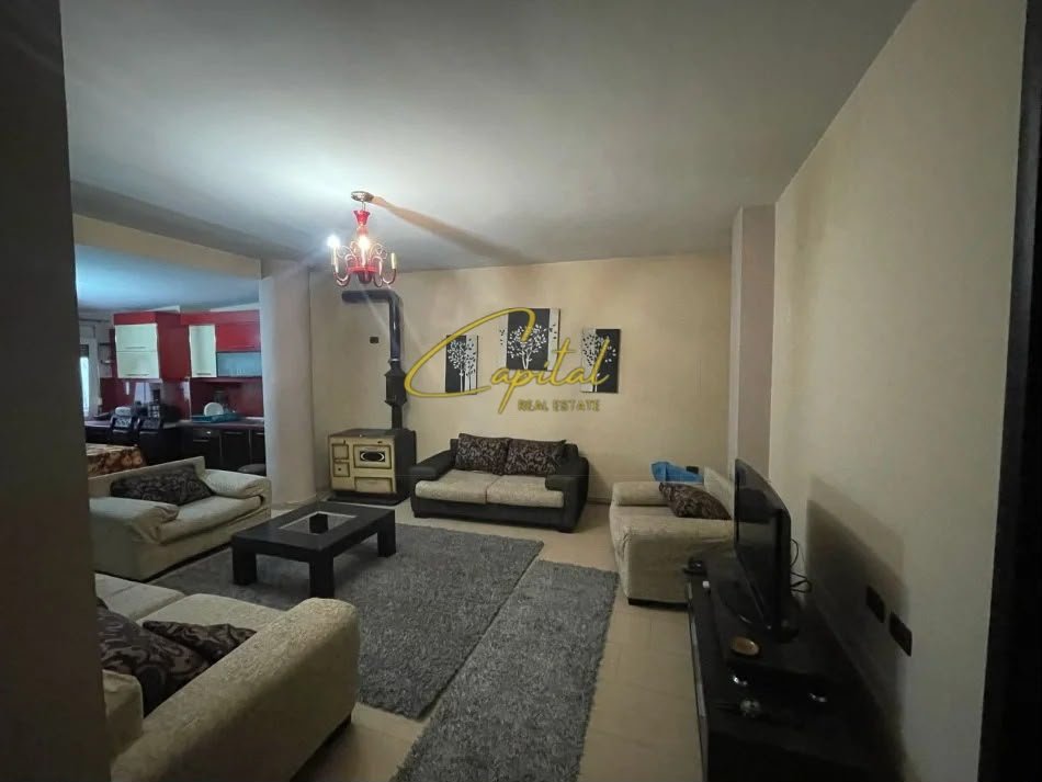 APARTAMENT ME QIRA 3+1 ISH TREGU ELEKTRIK 75.000 LEKE