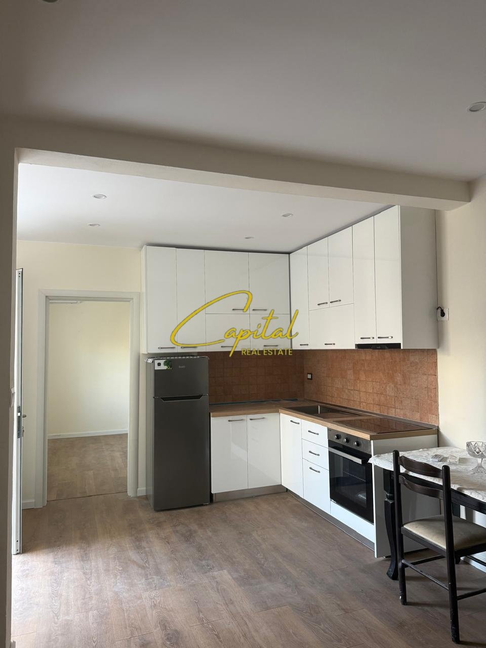 APARTAMENT ME QIRA 2+1 TREGU I RI ELEKTRIK 45.000 LEKE