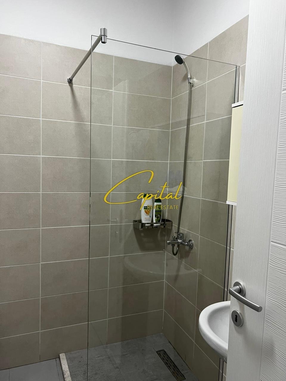 APARTAMENT ME QIRA 1+1 PORCELAN 50.000 LEKE