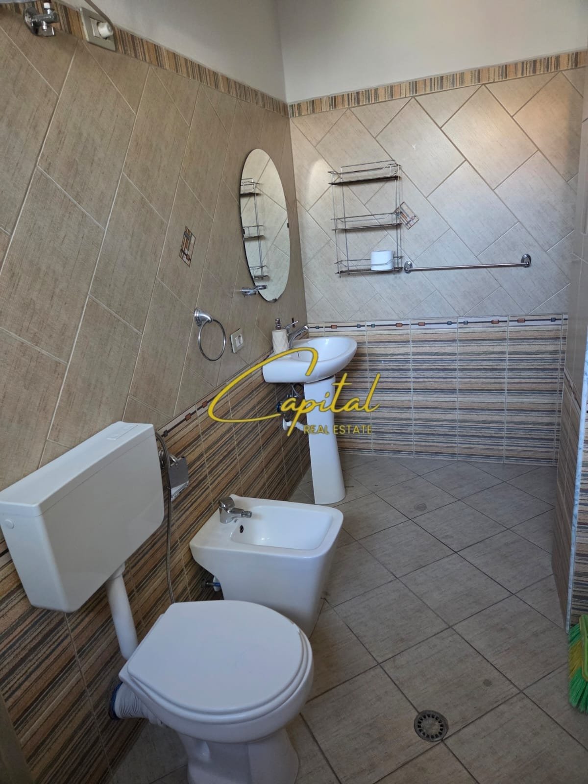 APARTAMENT ME QIRA 2+1 5 MAJ 50.000 LEKE
