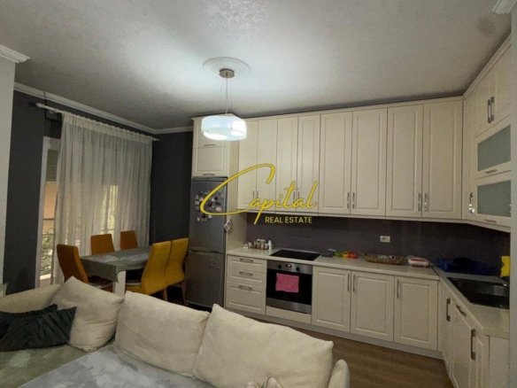 APARTAMENT ME QIRA 2+1 KOPSHTI ZOOLOGJIK 95.000 LEKE