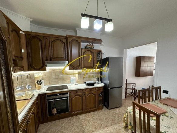 APARTAMENT ME QIRA 2+1 RRUGA MYSLYM SHYRI 1.000 EURO