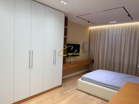 APARTAMENT ME QIRA 2+1+2+PARKIM 5 MAJ 80.000 LEKE