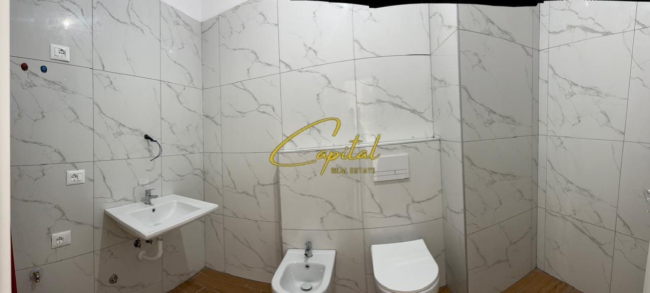 ZYRE ME QIRA 72 M2 BULEVARDI I RI 60.000 LEKE