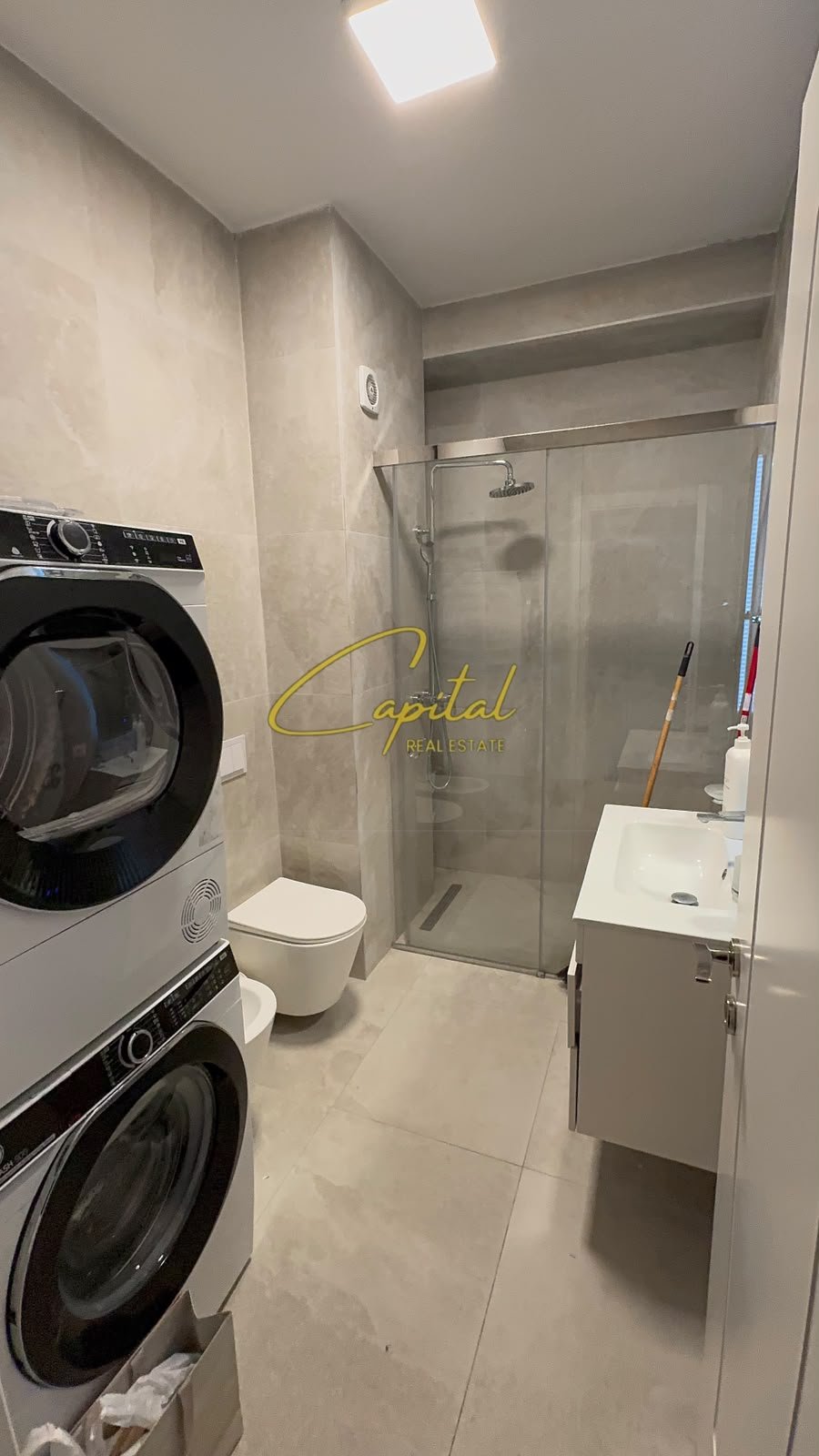 WhatsApp Image 2026-10-07 at 11.32.24 AM APARTAMENT ME QIRA 2+1 KOMPLEKSI FARMACIA 10 80.000 LEKE