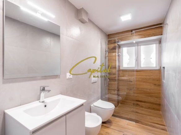 APARTAMENT ME QIRA 2+1 QENDER 150.000 LEKE