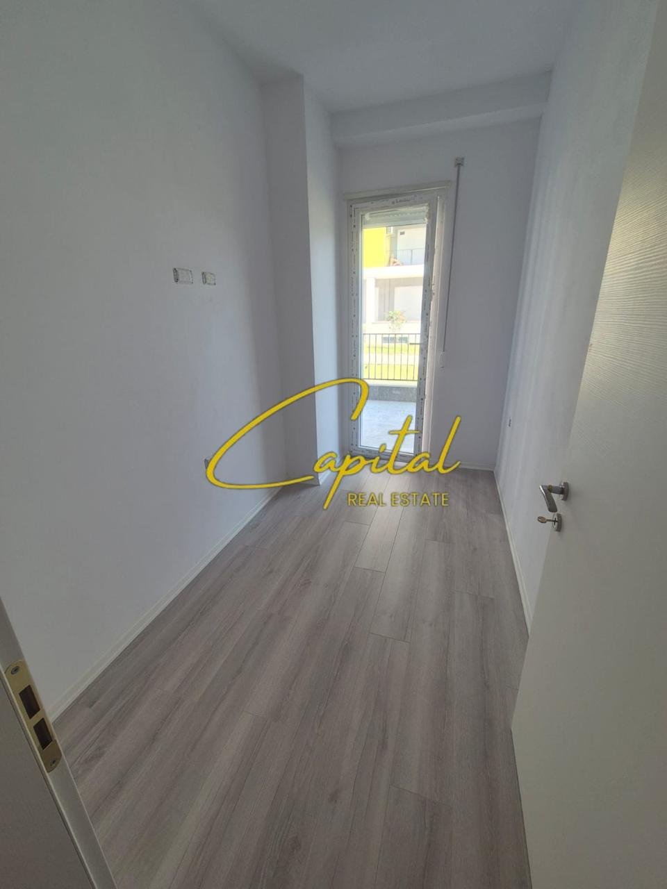 AMBIENT BIZNESI ME QIRA 125 M2 UNIVERS CITY 75.000 LEKE