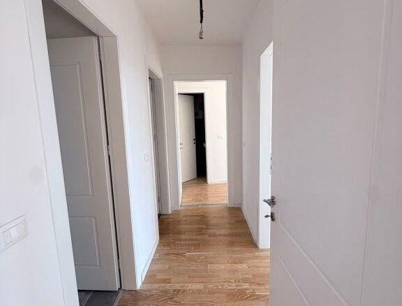 ZYRE ME QIRA 127 M2 LAKE VIEW RESIDENCE 1.700 EURO