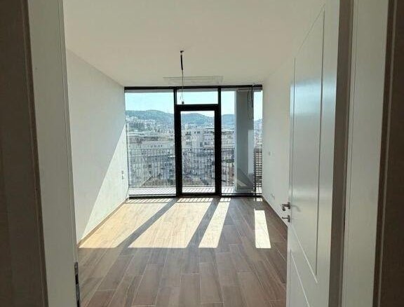 ZYRE ME QIRA 127 M2 LAKE VIEW RESIDENCE 1.700 EURO