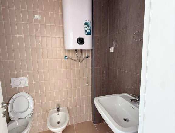 ZYRE ME QIRA 127 M2 LAKE VIEW RESIDENCE 1.700 EURO