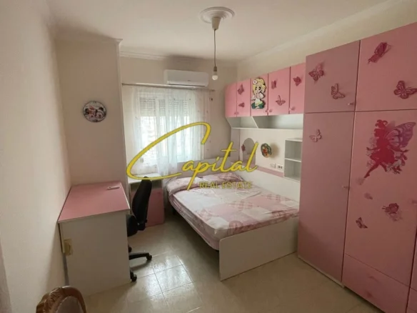 APARTAMENT ME QIRA 2+1 ISH TREGU ELEKTRIK 65.000 LEKE