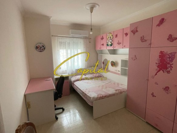 APARTAMENT ME QIRA 2+1 ISH TREGU ELEKTIRK 50.000 LEKE