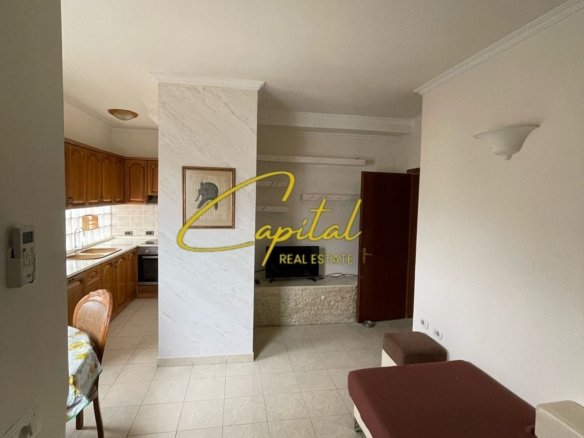 APARTAMENT ME QIRA 2+1 ISH TREGU ELEKTIRK 50.000 LEKE