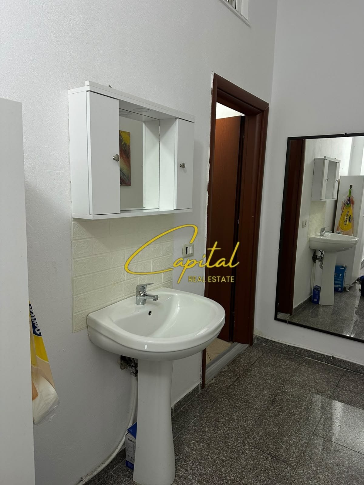 APARTAMENT ME QIRA 2+1 RRUGA JORDAN MISJA 65.000 LEKE