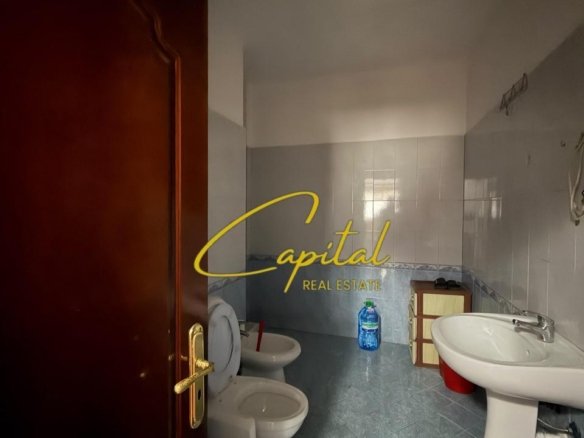 APARTAMENT ME QIRA 2+1+2 RRUGA E DIBRES 42.000 LEKE