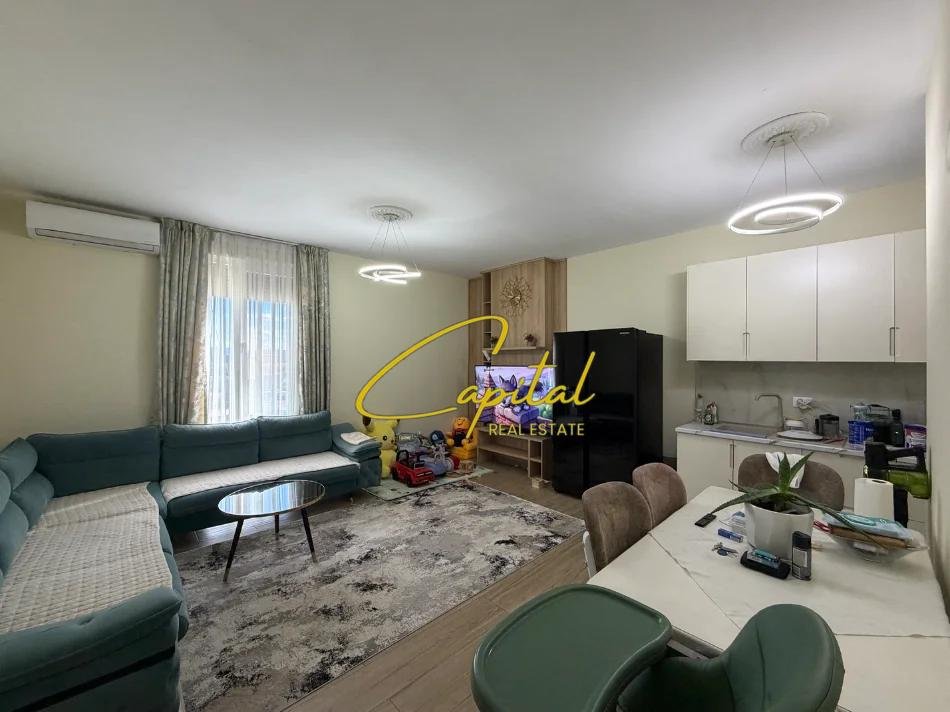 APARTAMENT ME QIRA 2+1 RRUGA E DIBRES 1000 EURO