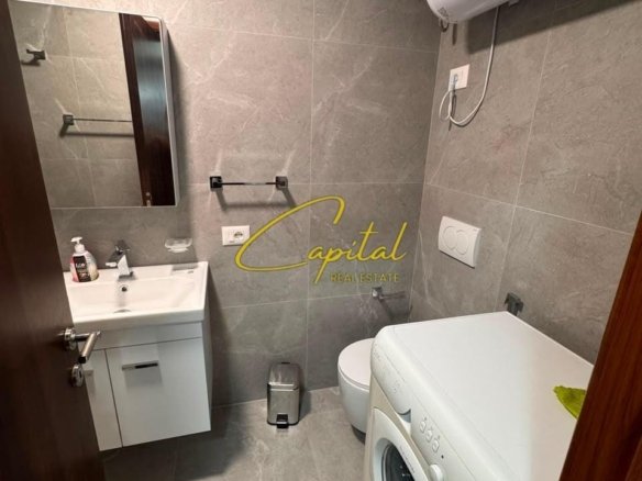APARTAMENT ME QIRA 2+1+2 KOMUNA E PARISIT 800 EURO