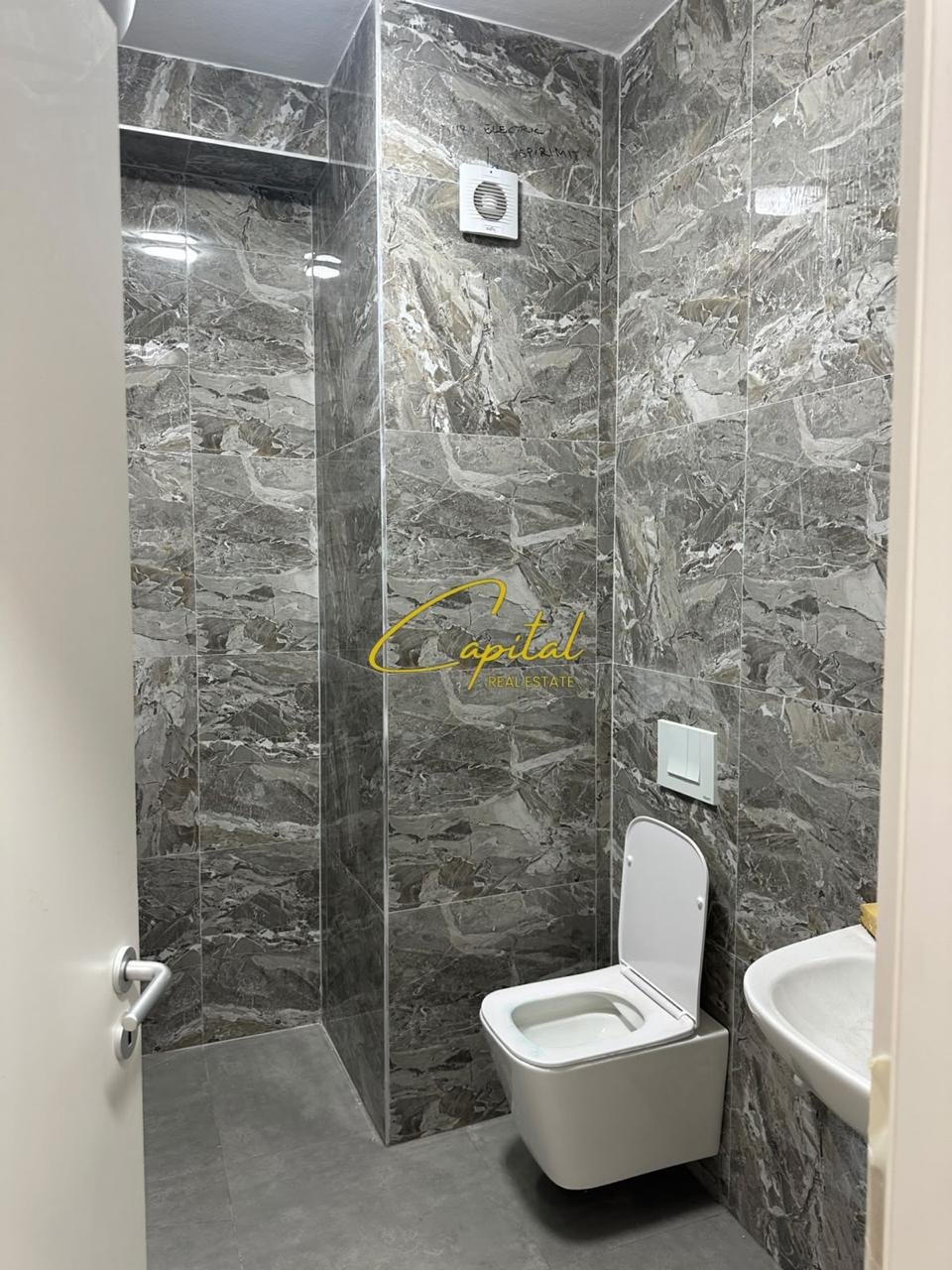 APARTAMENT ME QIRA 1+1 ZOGU I ZI 65.000 LEKE