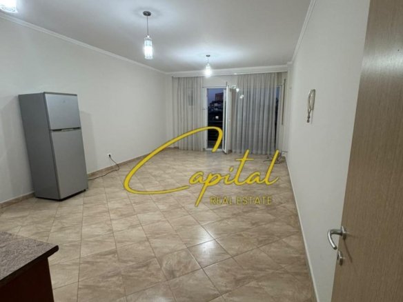APARTAMENT ME QIRA 2+1 ISH TREGU ELEKTRIK 55.000 LEKE