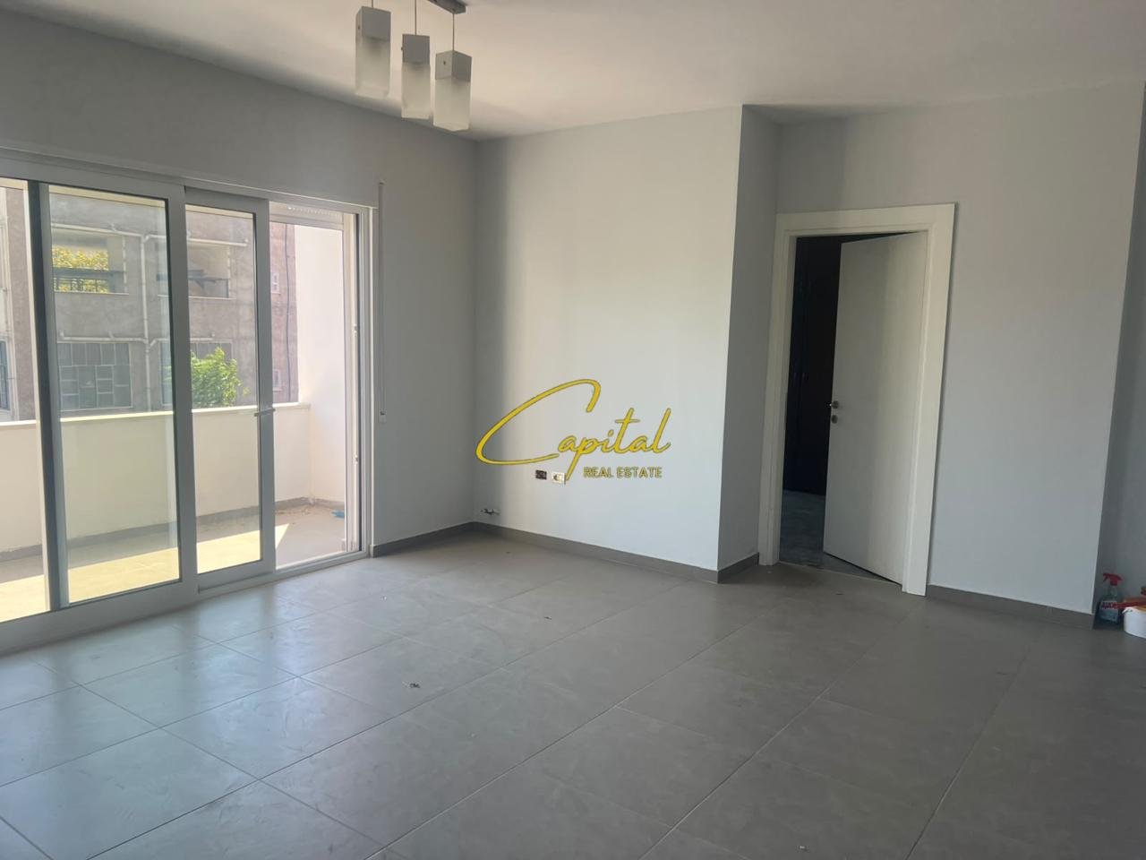 APARTAMENT ME QIRA 2+1 RRUGA E KAVAJES 45.000 LEKE