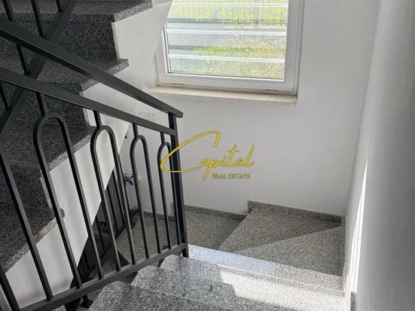 VILE ME QIRA 722 M2 QENDRA TREGTARE TEG 1.800 EURO