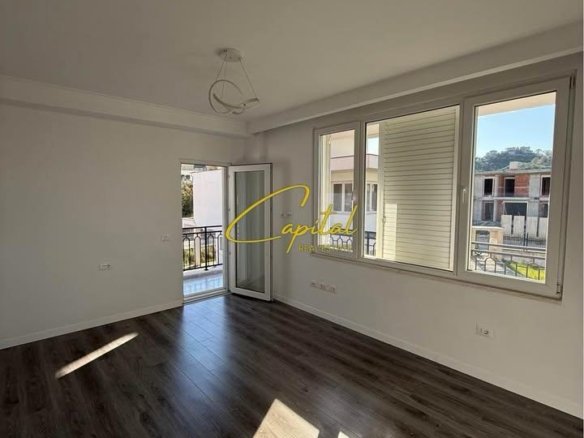 VILE ME QIRA 722 M2 QENDRA TREGTARE TEG 1.800 EURO
