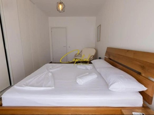 APARTAMENT ME QIRA 1+1 RRUGA E BARRIKADAVE 100.000 LEKE