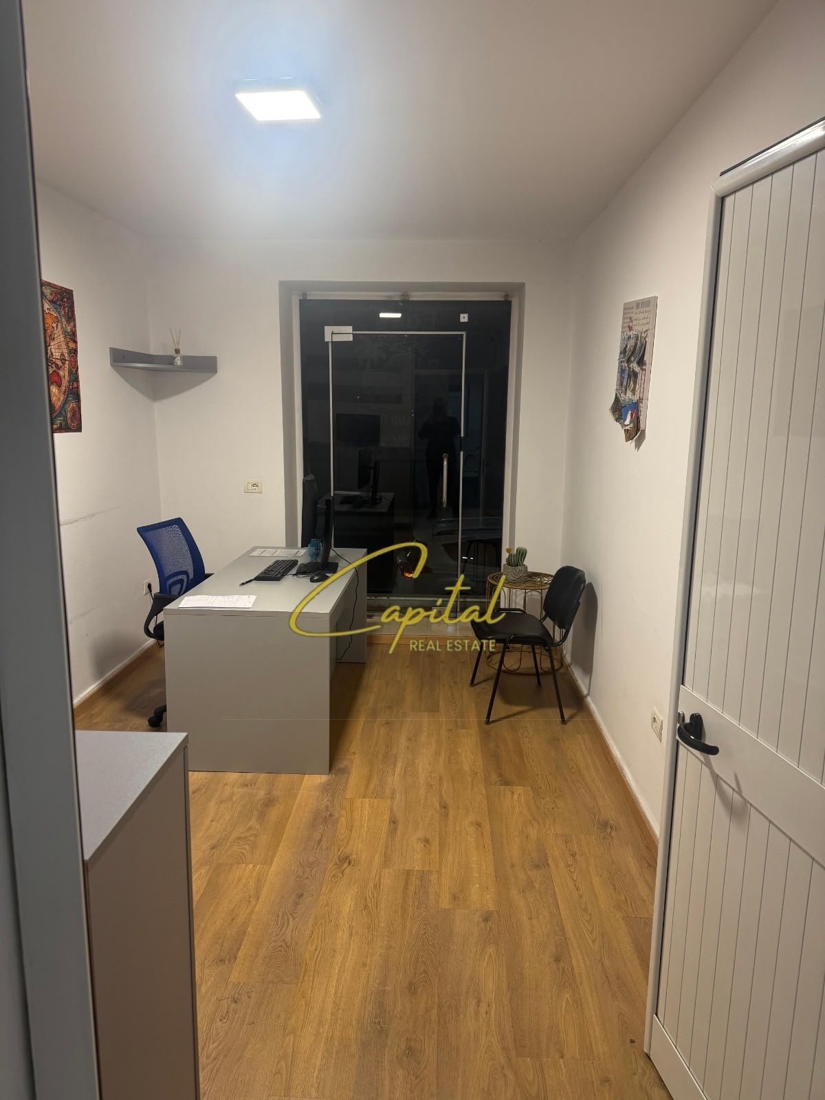 AMBIENT BIZNESI ME QIRA 20 M2 ALI DEMI 400 EURO