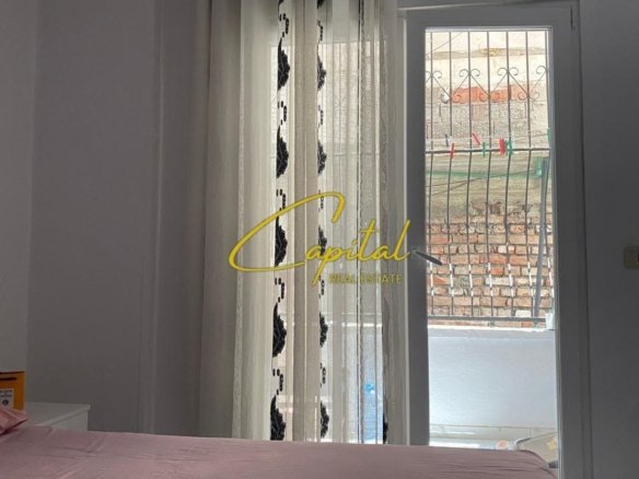 APARTAMENT ME QIRA 1+1 RRUGA E DIBRES 45.000 LEKE