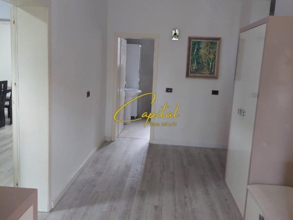 APARTAMENT ME QIRA 2+1 ISH TREGU ELEKTRIK 65.000 LEKE