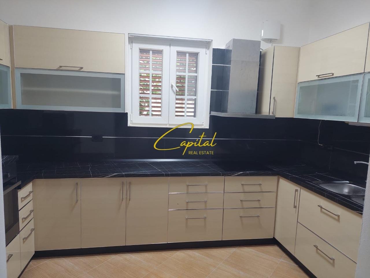 APARTAMENT ME QIRA 2+1 ISH TREGU ELEKTRIK 65.000 LEKE