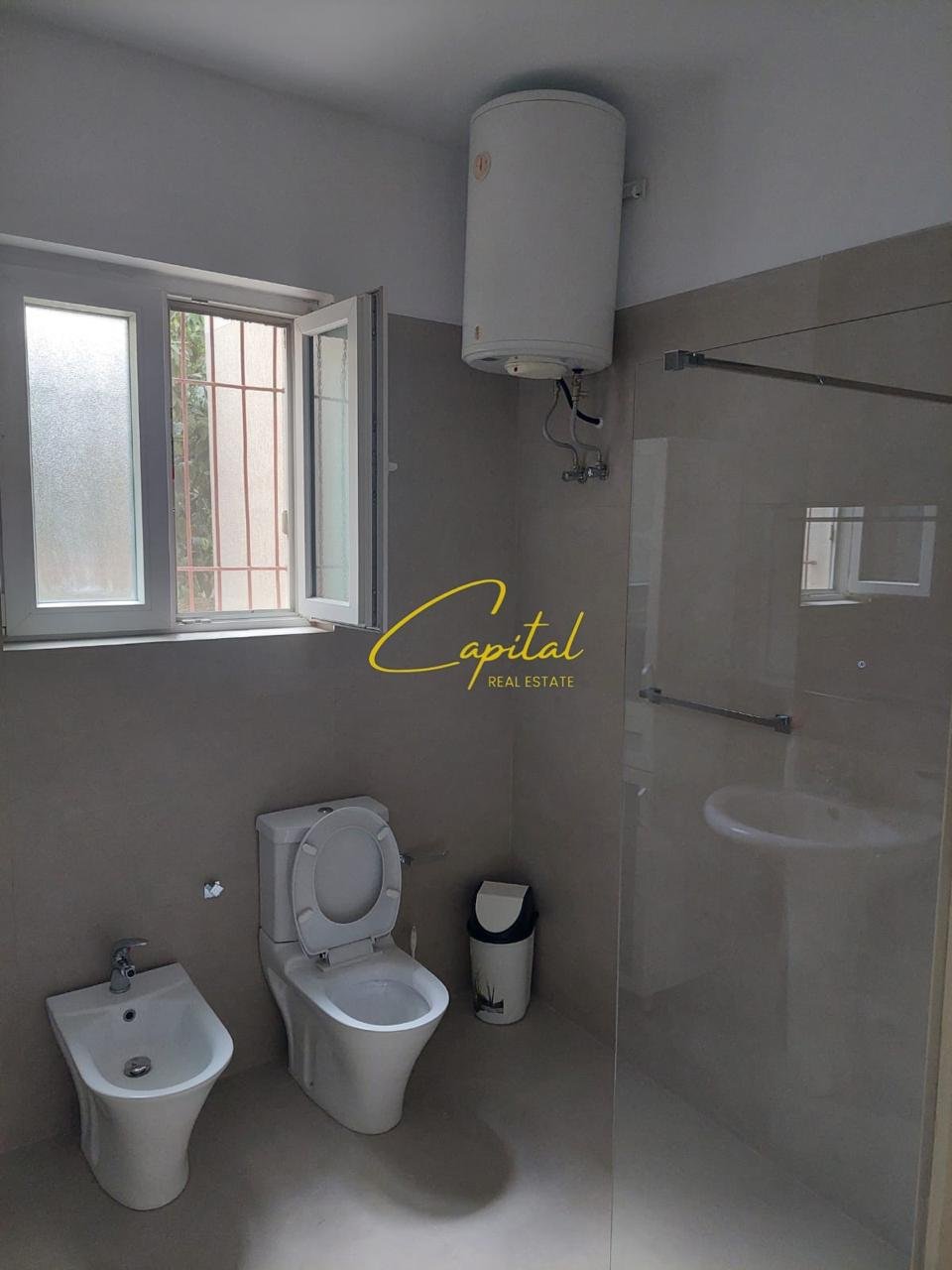 APARTAMENT ME QIRA 2+1 ISH TREGU ELEKTRIK 65.000 LEKE