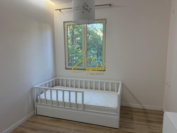 APARTAMENT ME QIRA 2+1 KINOSTUDIO 55.000 LEKE