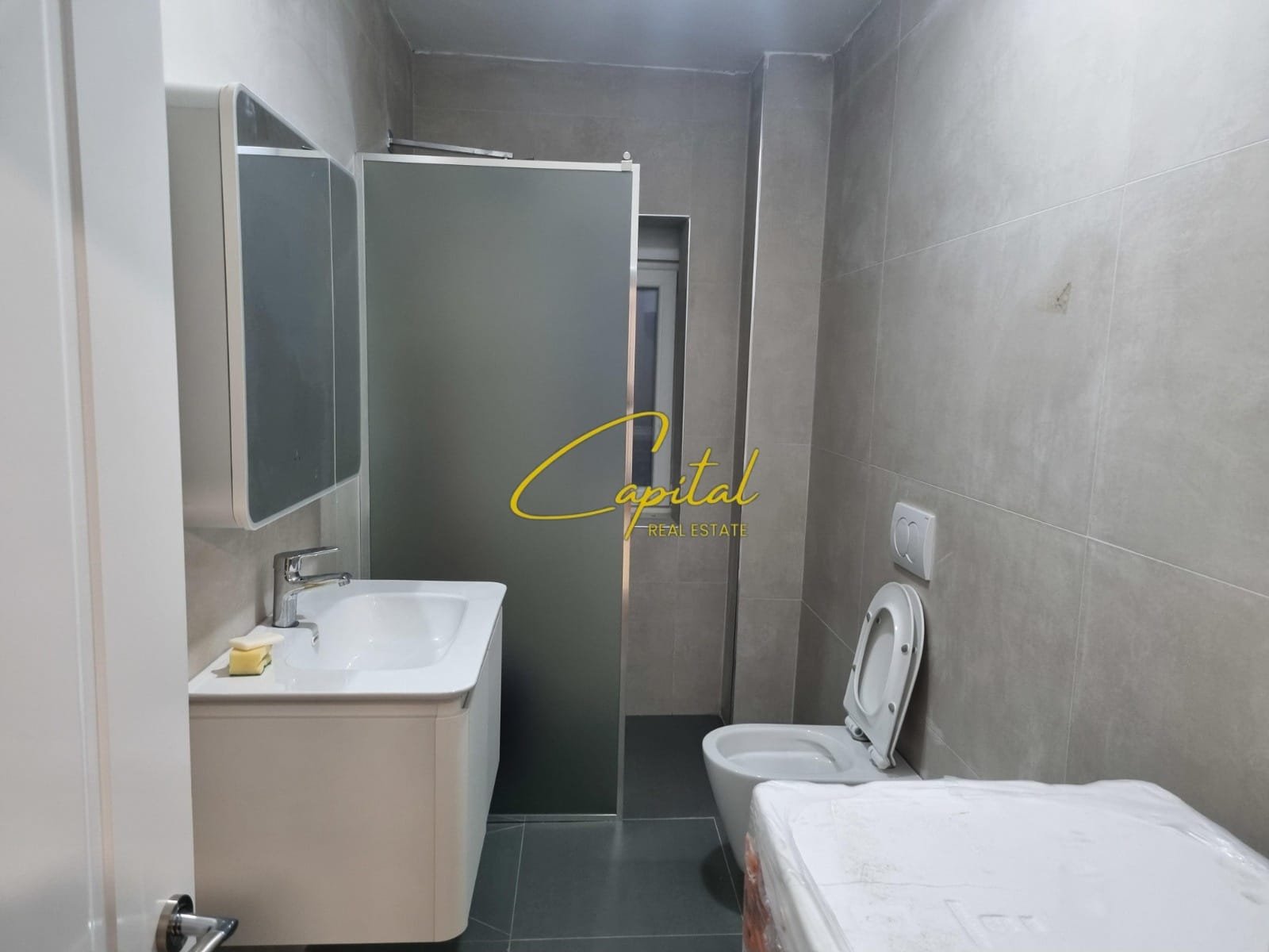 APARTAMENT ME QIRA 2+1 ALI DEMI 50.000 LEKE
