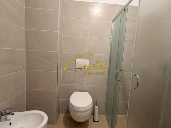 SHITET APARTAMENT 1+1 RRUGA E BARRIKADAVE 230.000 EURO