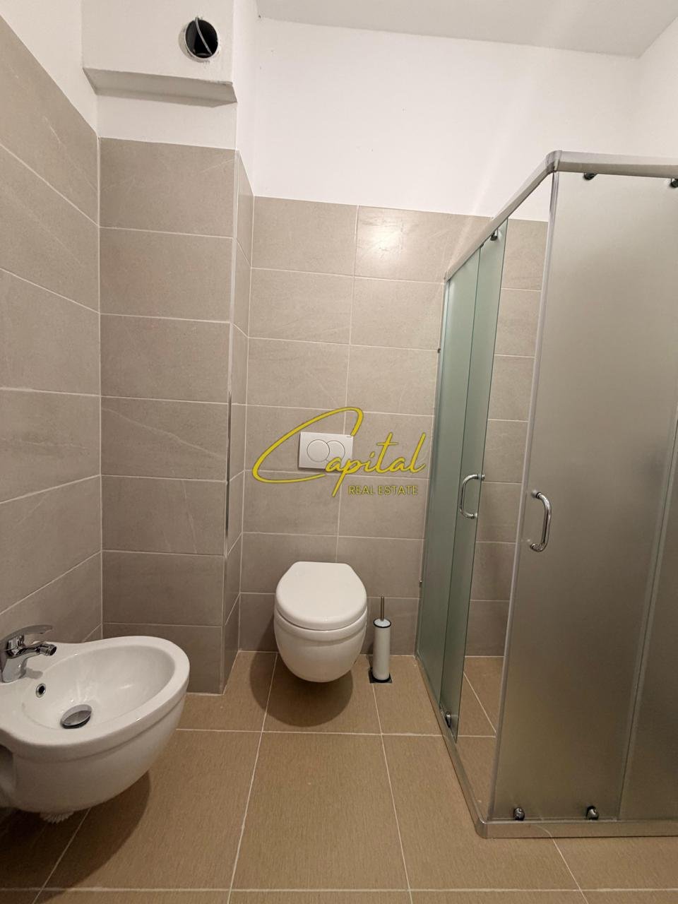 SHITET APARTAMENT 1+1 RRUGA E BARRIKADAVE 230.000 EURO