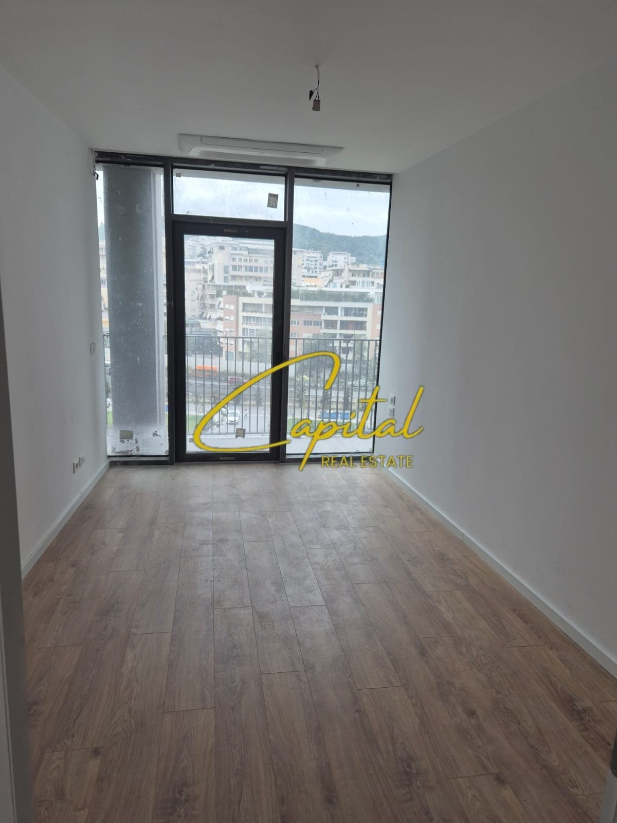 ZYRE ME QIRA 103 M2 LAKE VIEW RESIDENCE 1.700 EURO